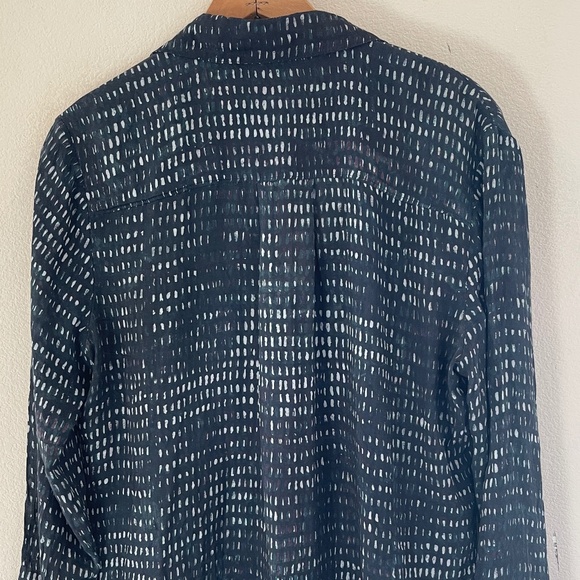 ANTHROPOLOGIE CLOTH & STONE Blue & White Rayon Blouse is New w/o Tags! MEDIUM - Picture 2 of 4